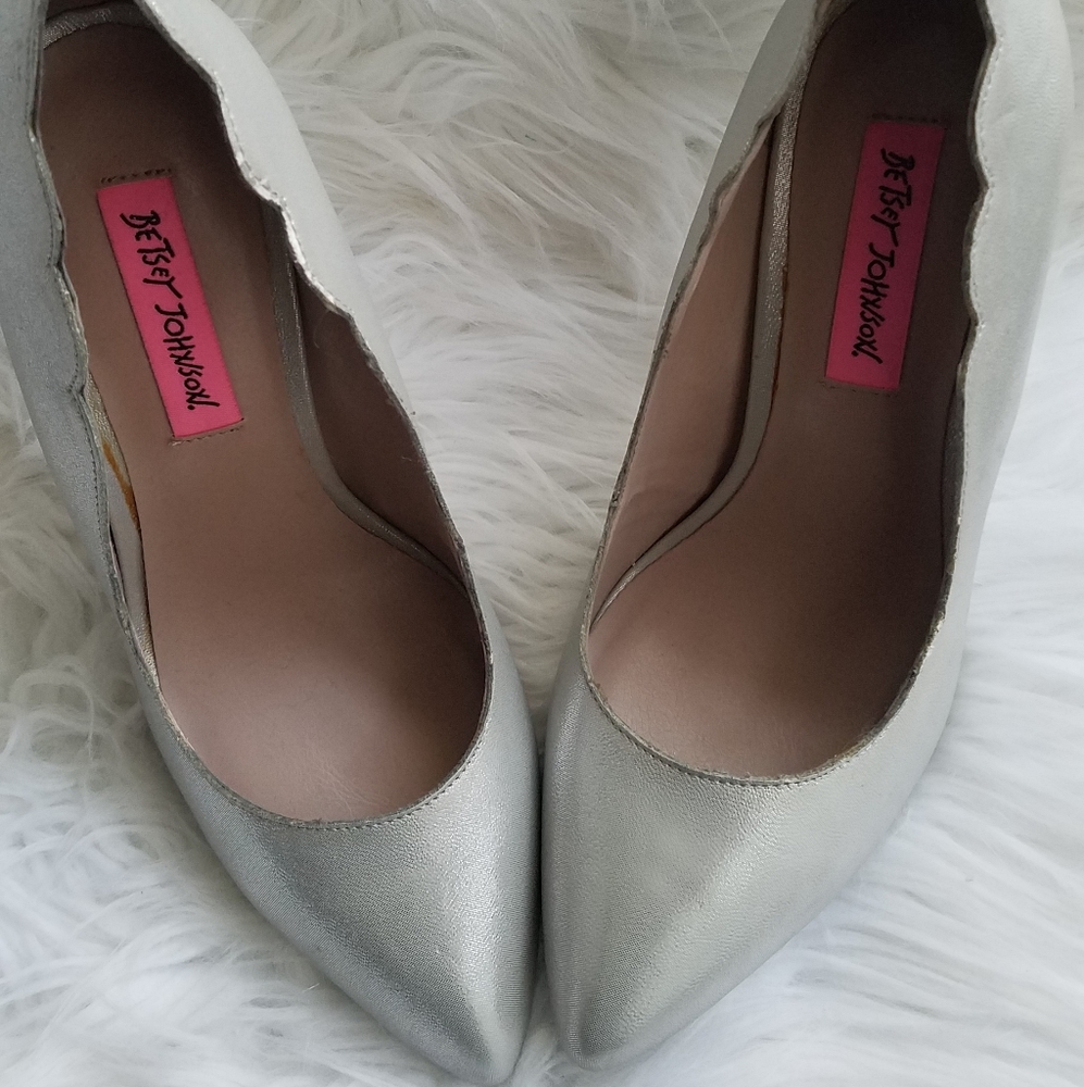 Silver closed heels